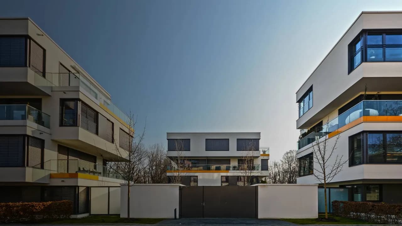 Czy spółdzielnia mieszkaniowa ma osobowość prawną? Poznaj jej znaczenie