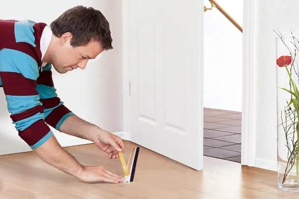 Jak uszczelnić drzwi wejściowe w bloku, by uniknąć hałasu i zimna