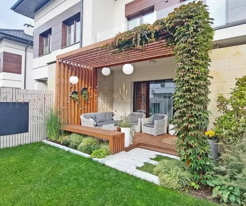 Jak zagospodarować teren wokół tarasu, aby stworzyć piękną przestrzeń?