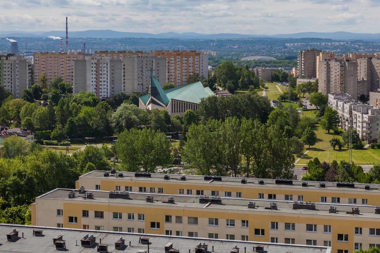 Jak dojechać do osiedla Tysiąclecia w Krakowie? Sprawdź trasy i linie