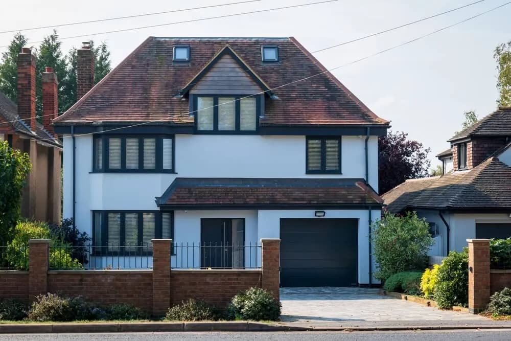 Jak sprawdzić rok budowy budynku i uniknąć niepewności?