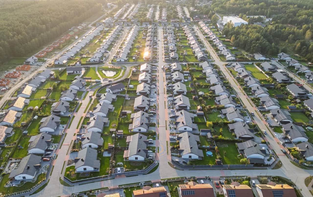 Jak sprzedać działkę deweloperowi i uniknąć najczęstszych błędów