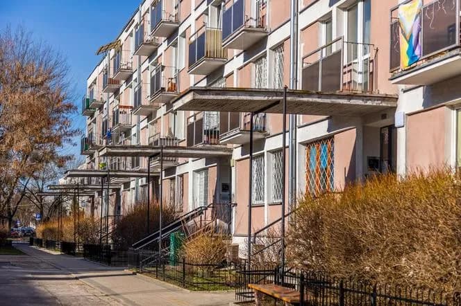 Osiedle w Warszawie jak osiedle: porównanie Zasadowa i Starodęby