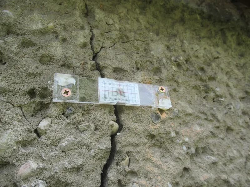 Osiadanie budynku ile cm? Poznaj kluczowe czynniki i wartości