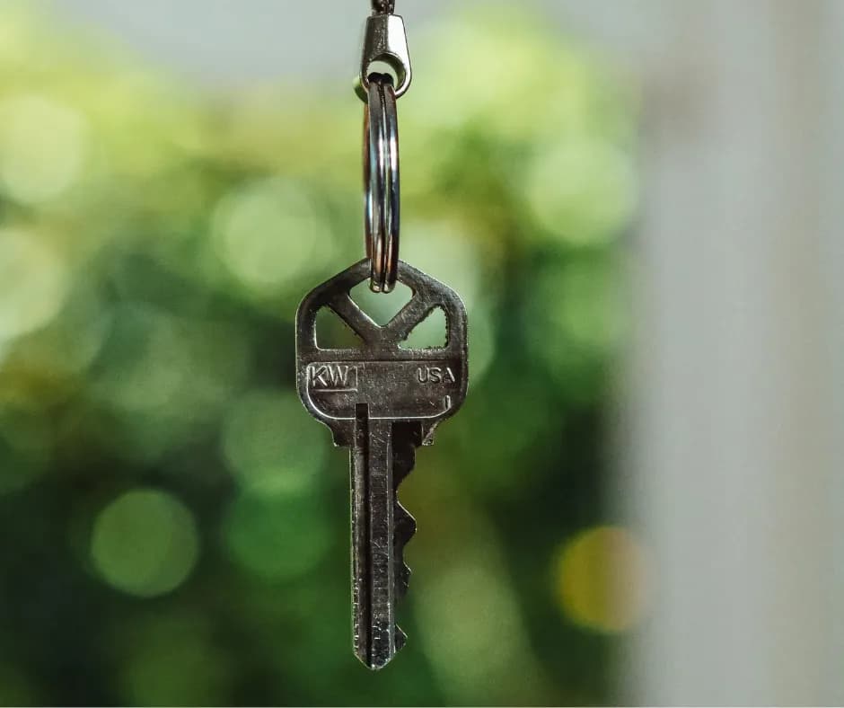 Gdzie zgłosić wynajem mieszkania bez umowy i uniknąć problemów?