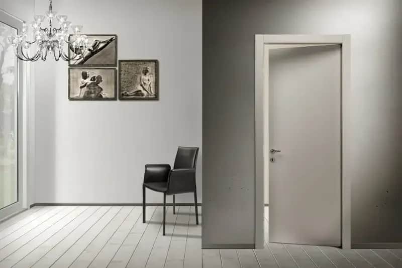 Jakie drzwi wewnętrzne do mieszkania w bloku wybrać, aby zaoszczędzić?