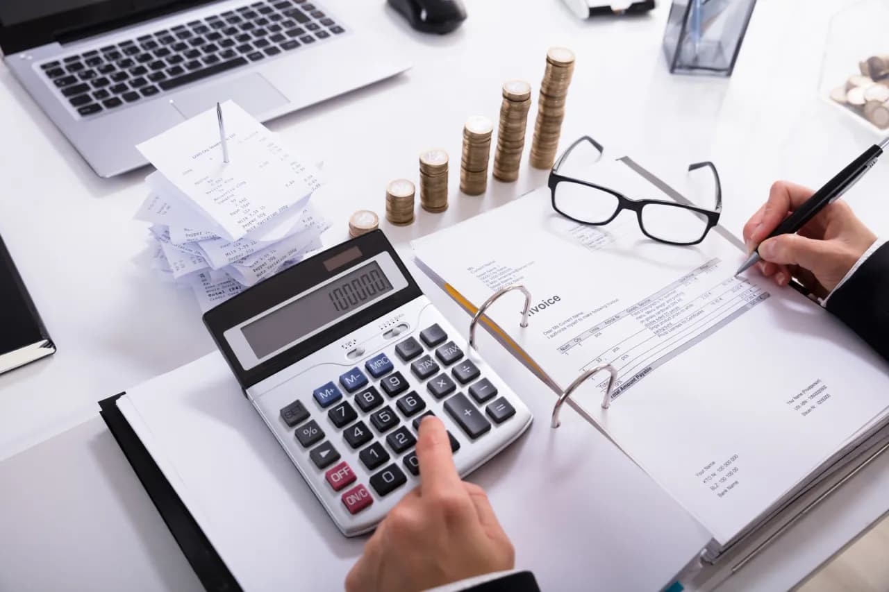 Kiedy płaci się podatek od nieruchomości? Poznaj ważne terminy i zasady