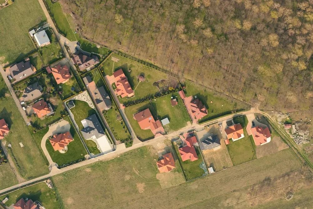 Jak znaleźć właściciela działki za darmo i uniknąć zbędnych kosztów